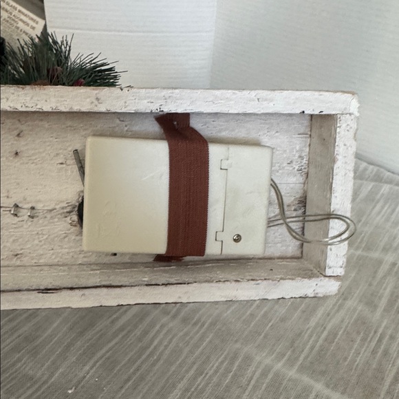 Wooden Church Christmas Decorations lights up white, Gray and Black Pinecone new - Picture 7 of 9